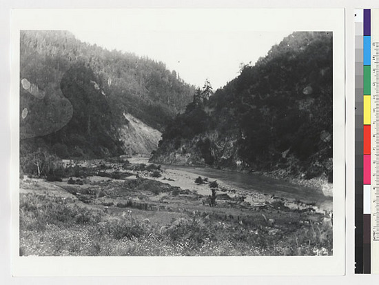 Hearst Museum object titled Black-and-white negative, accession number 15-3058, described as Surgar Bowl, Rain Rock in foreground, looking North; plate reversed