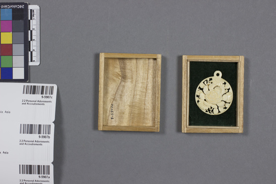 Hearst Museum object titled Box, accession number 9-5907b, no description available.