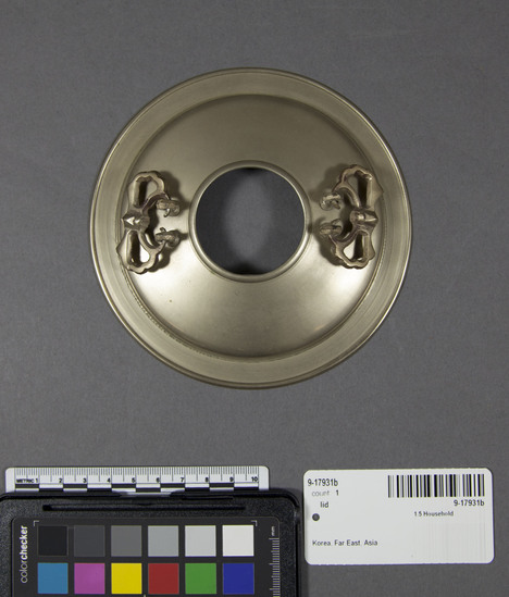 Hearst Museum object titled Lid, accession number 9-17931b, no description available.