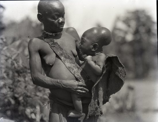 Hearst Museum object titled Black and white negative, accession number 15-32436, described as 4" x 5" Negative. Momvu mother and her child.