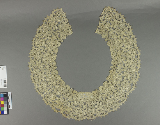 Hearst Museum object titled Collar, accession number 7-7064, described as Cotton lace collar.  See catalogue.