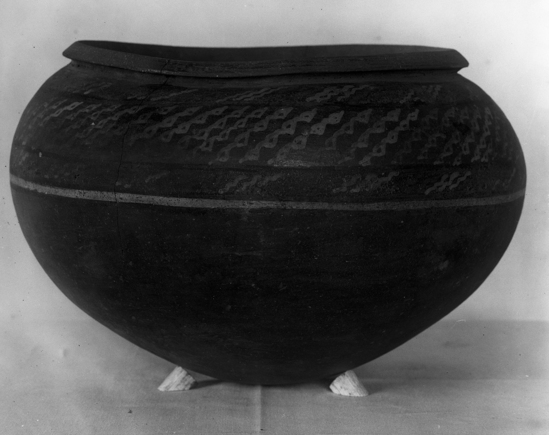 Hearst Museum object titled Black-and-white negative, accession number 15-7063, described as Peruvian pot, 4-3914