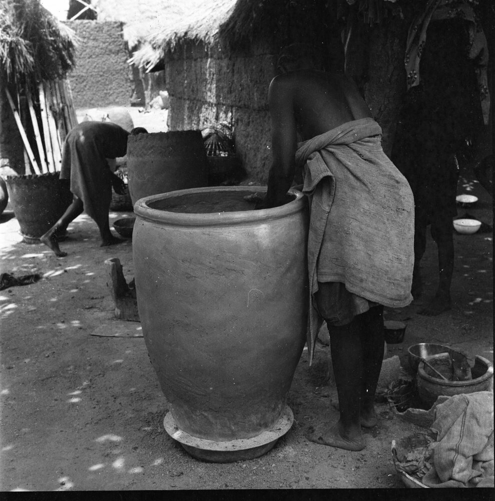 Hearst Museum object titled Black-and-white negative, accession number 15-32784, described as Black-and-white negative, Pottery sequence (water pot)