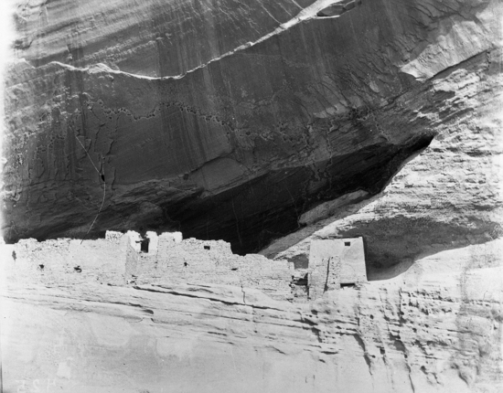 Hearst Museum object titled Black-and-white negative, accession number 15-425, described as Casa Blanca ruin