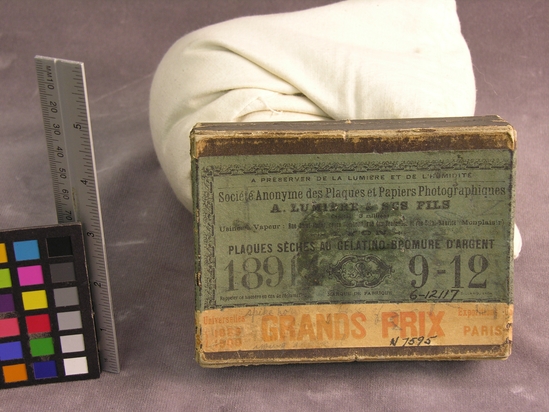 Hearst Museum object titled Box, accession number 2-72044, described as Box George Reisner used to store objects.  Originally contained “aplageus seohes an Gelatino - Bromuire D’Argent” - photo plates.