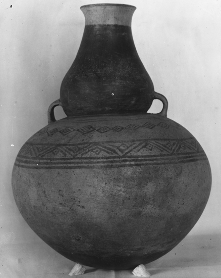 Hearst Museum object titled Black-and-white negative, accession number 15-7067, described as Peruvian pot, 4-3788