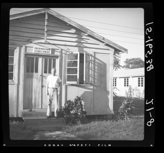 Hearst Museum object titled Black-and-white negative, accession number 15-16538, no description available.