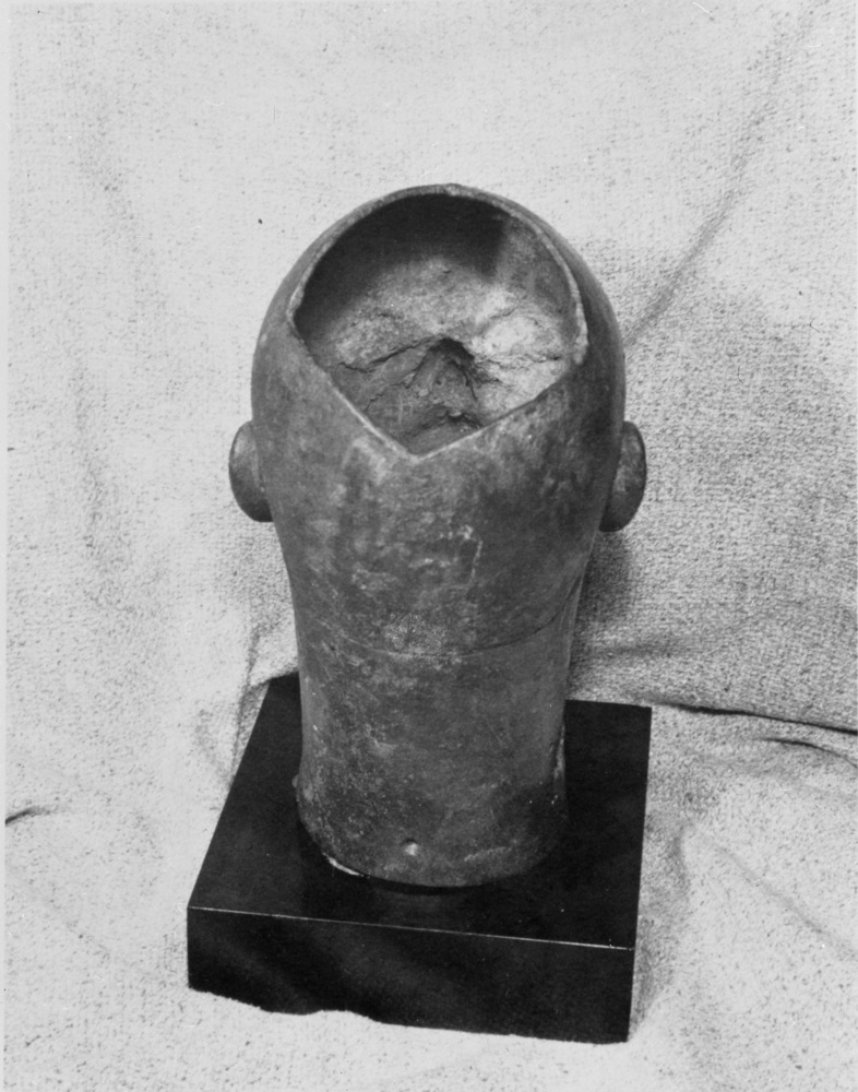 Hearst Museum object titled Black-and-white negative, accession number 15-31245, described as Black-and-white negative, Nigeria, Ife bronze heads