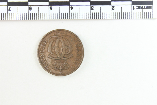 Hearst Museum object titled Coin: 1 cent, accession number 3-23404, described as Coin, copper. Obverse: A trident, a sickle, and a scepter with two snakes wound around it. “1 Center, 5 Bit” Reverse: A crown over a design. “Dansk Vestindien, 1905 P.”  Denomination: 1 cent Weight: 3.91 g Content: AE Mint Date: 1905 Condition: Very fine References: Yeoman 6